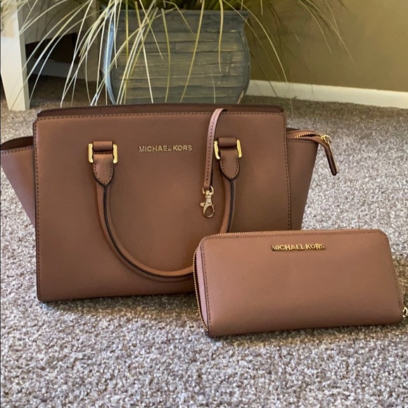 Pink Michael Kors Purse Straps For Men